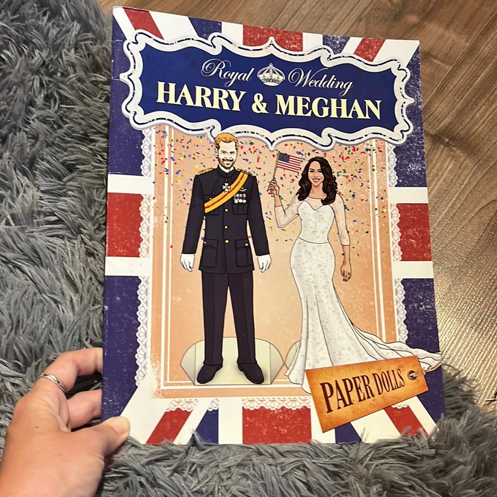 Royal Wedding: Harry & Meghan Paper Dolls...
by Random House